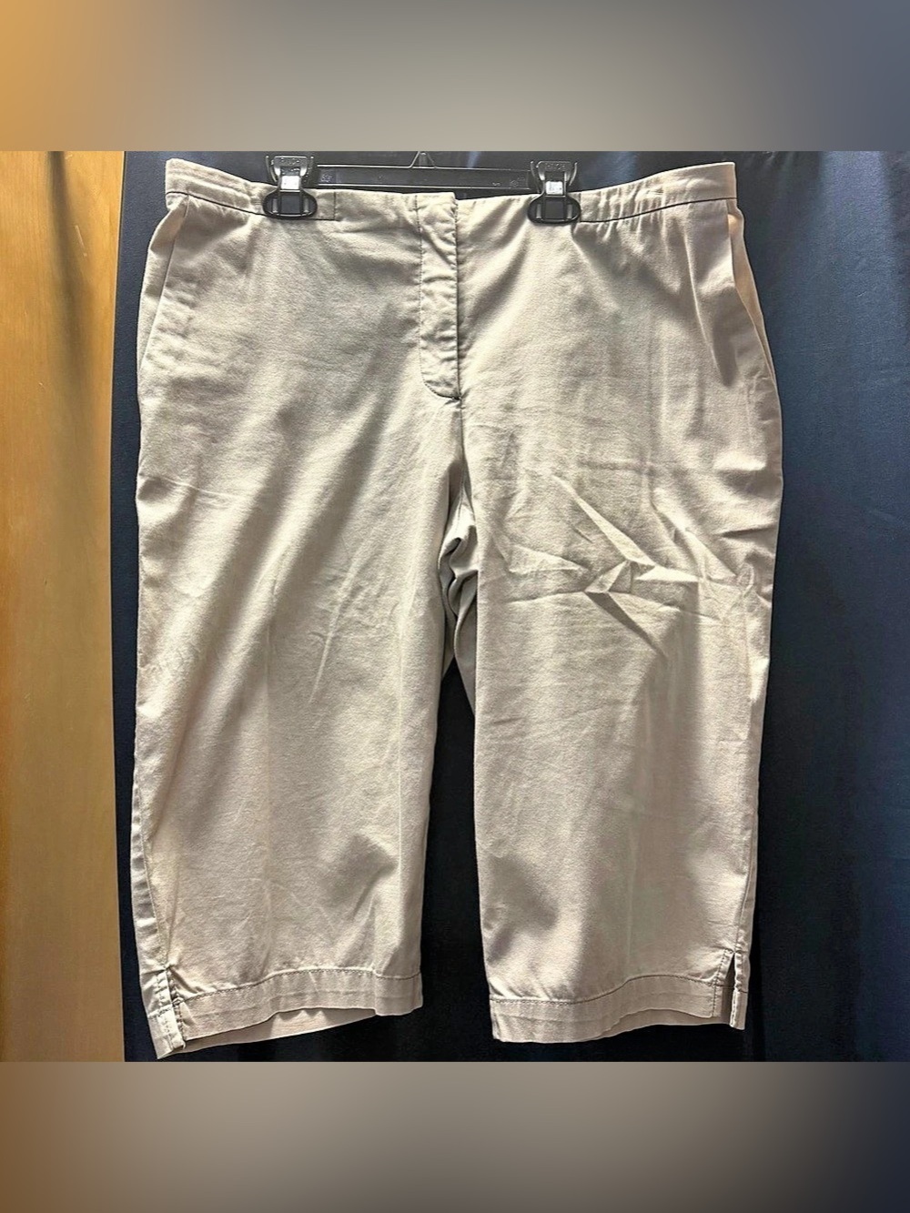 Womens Mid Rise Capri Pant